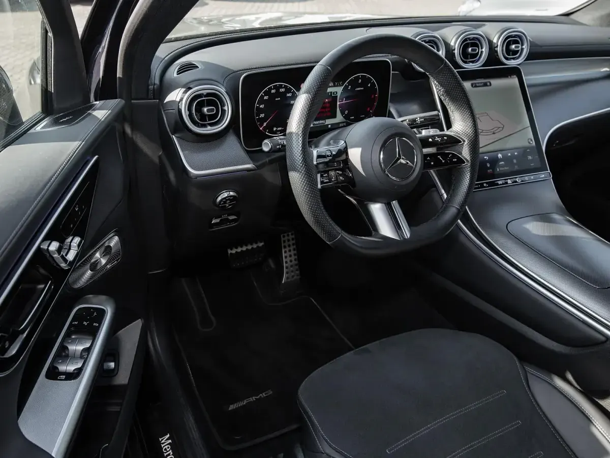 Gebraucht Mercedes GLC300 Night 269 PS (197 kW) 2024 Metalliclack nautikblau metallic SUV