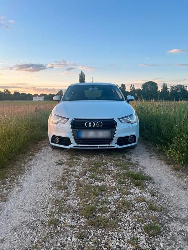 Second-hand Audi A1 122 CP (89 kW) 2012 Albastru Hatchback
