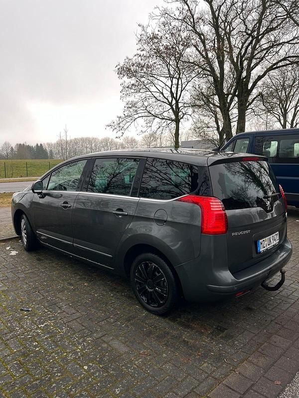 Grau Gebraucht 2012 Peugeot 5008 Family SUV | 3.200 € (Guter Preis) - Bild 1/4
