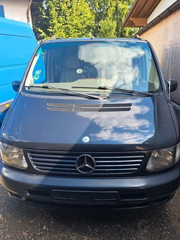 Schwarz Gebraucht 2002 Mercedes V220 Van / Kleinbus | 8.000 € (Fairer Preis) - Bild 1/4