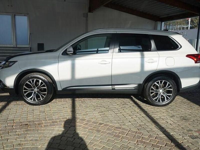 Gebraucht Mitsubishi Outlander 150 PS (110 kW) 2018 Perlmutt weiß SUV
