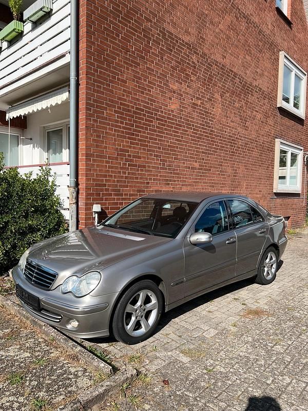 Grau Gebraucht 2005 Mercedes C200 Avantgarde Limousine | 3.500 € (Fairer Preis) - Bild 1/4