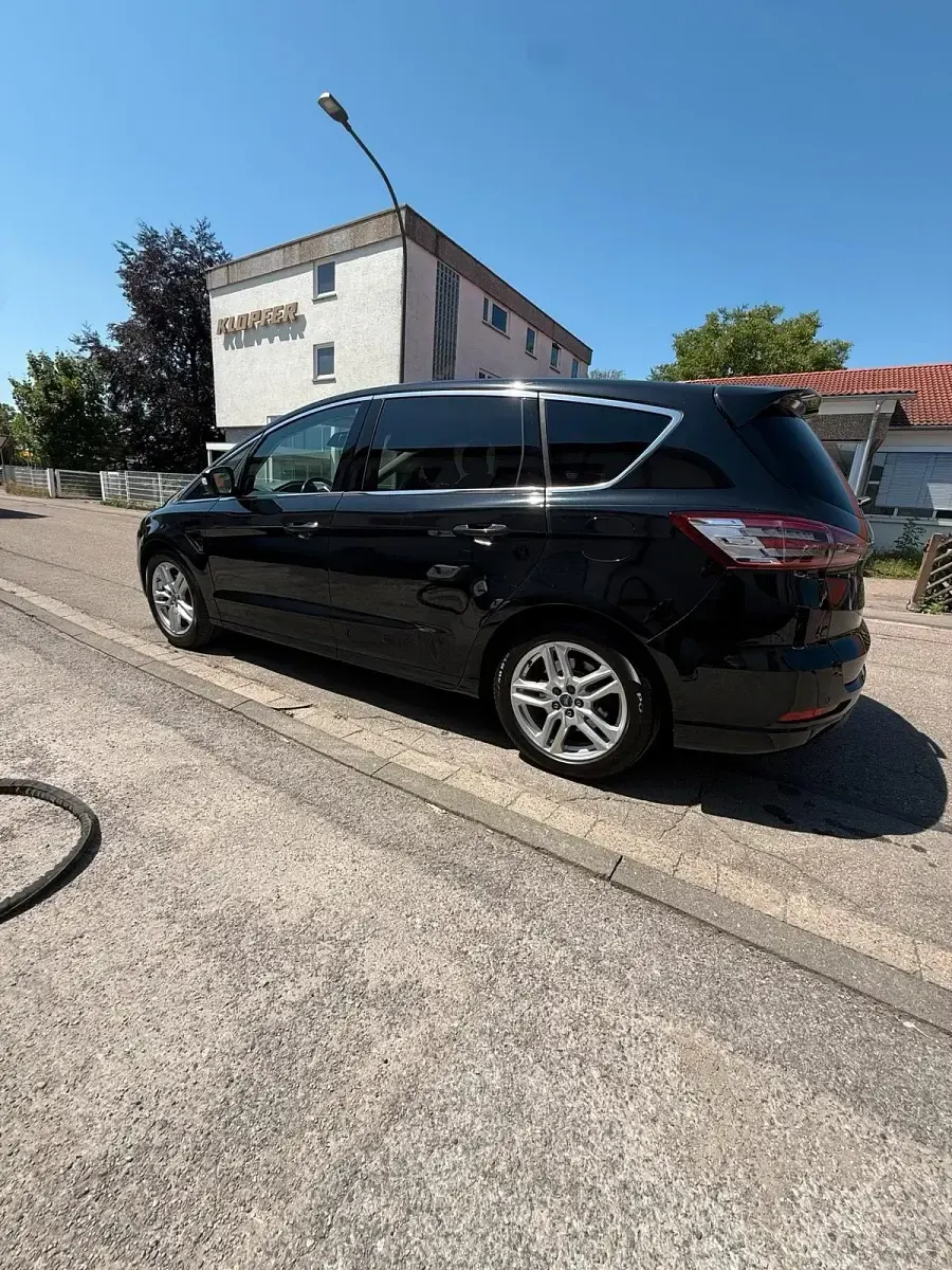 Gebraucht Ford S-MAX Titanium 150 PS (110 kW) 2015 Schwarz Van / Kleinbus