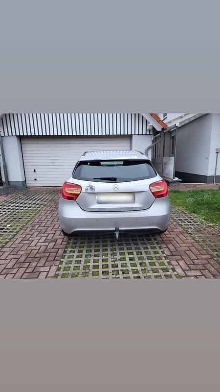Gebraucht Mercedes A180 122 PS (89 kW) 2014 Silber Kleinwagen
