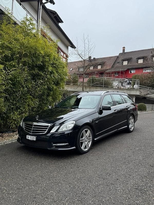 Schwarz Gebraucht 2011 Mercedes E500 Kombi | 8.900 € (Superpreis) - Bild 1/4