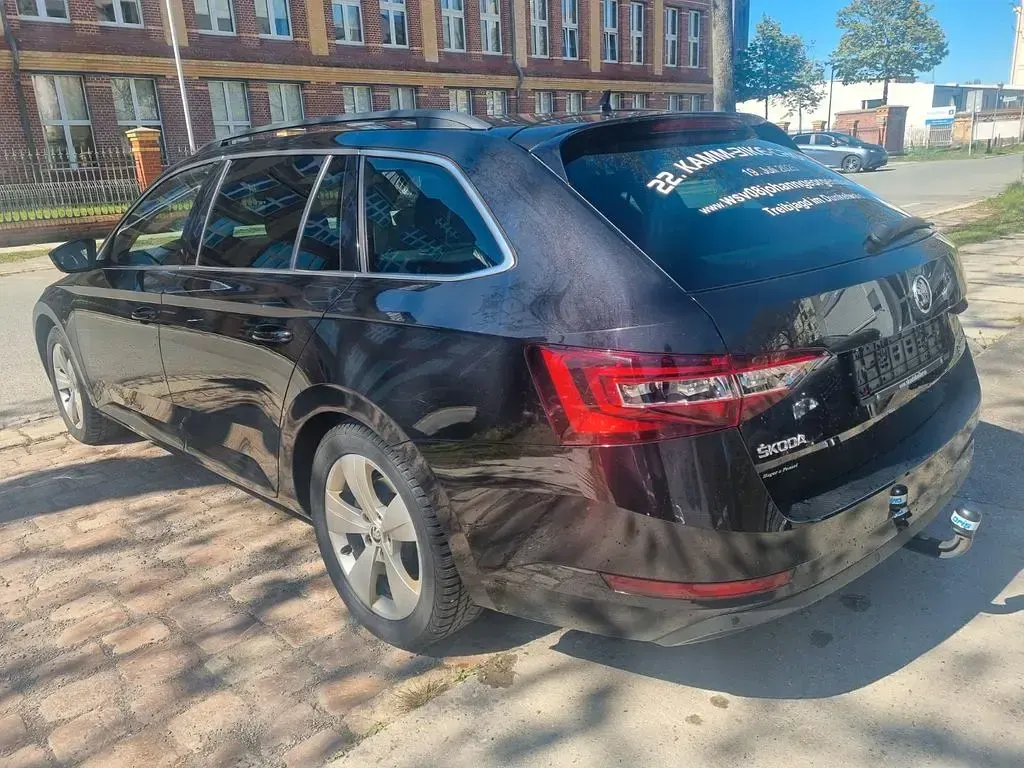 Gebraucht Skoda Superb Ambition 150 PS (110 kW) 2018 Schwarz Kombi