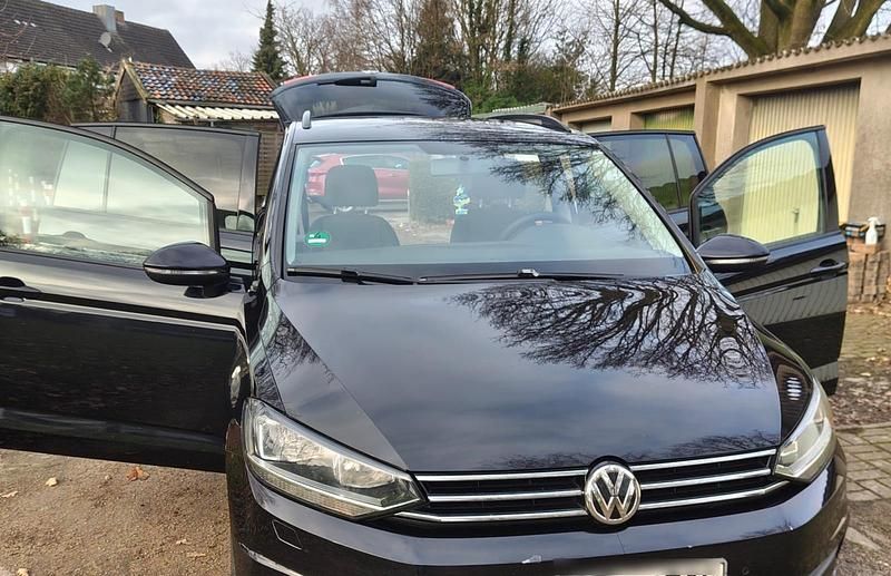 Gebraucht VW Touran 116 PS (85 kW) 2016 Schwarz Van / Kleinbus