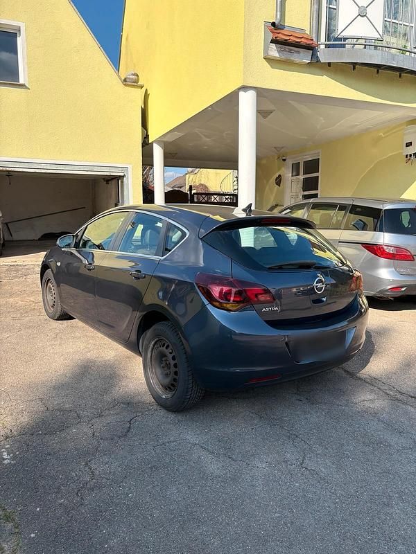 Gebraucht Opel Astra 116 PS (85 kW) 2010 Blau Limousine