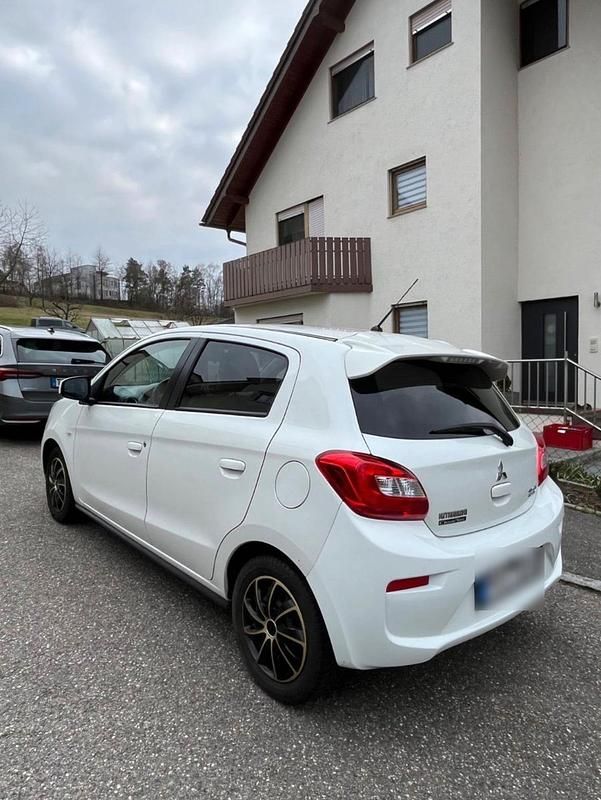 Gebraucht Mitsubishi Space Star 80 PS (58 kW) 2018 Weiß Kleinwagen