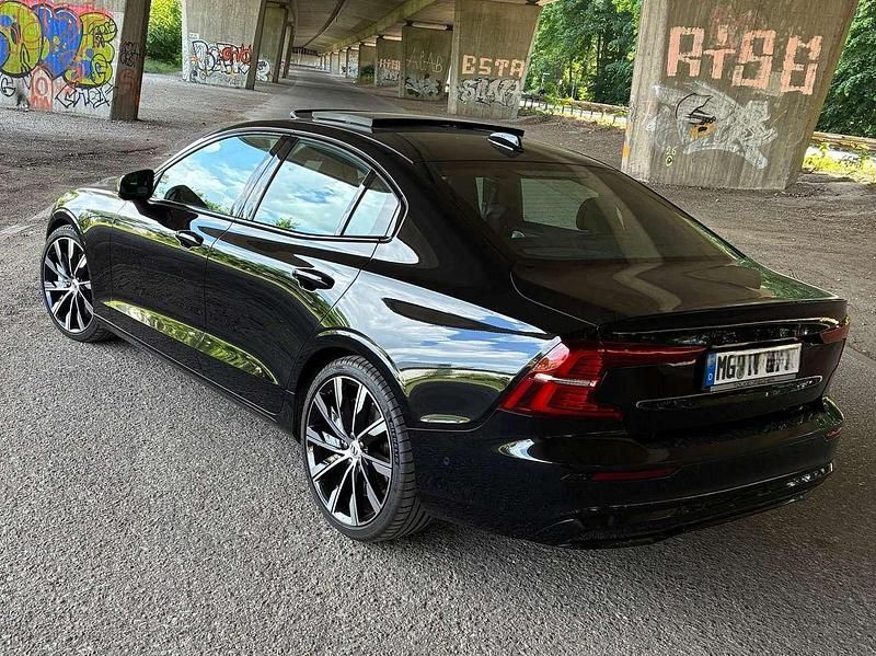 Schwarz Gebraucht 2023 Volvo S60 Limousine | 34.900 € (Superpreis) - Bild 1/4