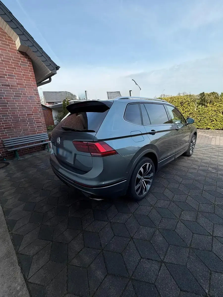 Gebraucht VW Tiguan Allspace Highline 239 PS (175 kW) 2019 Grau SUV