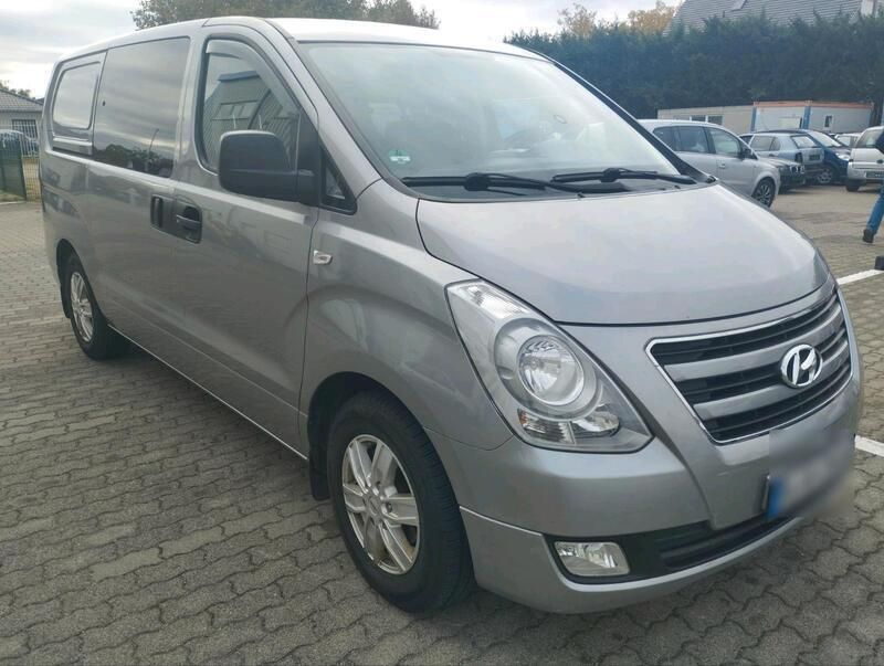 Grau Gebraucht 2017 Hyundai H-1 Van | 13.000 € (Superpreis) - Bild 1/4