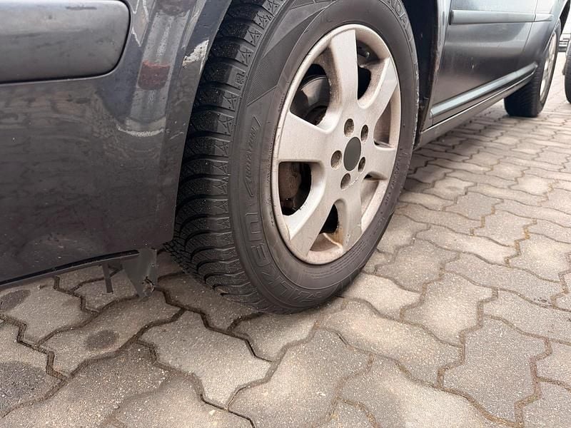 Gebraucht VW Golf IV 100 PS (73 kW) 2000 Schwarz Kleinwagen