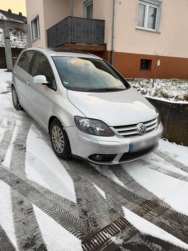 Silber Gebraucht 2005 VW Golf IV Kleinwagen | 2.800 € (Etwas zu teuer) - Bild 1/3