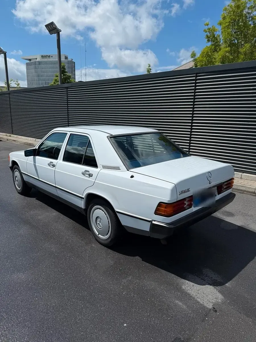 Gebraucht Mercedes 190 119 PS (87 kW) 1987 Weiß Limousine