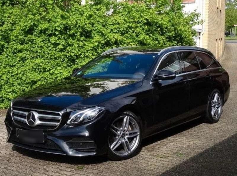 Schwarz Gebraucht 2019 Mercedes E220 AMG Kombi | 27.000 € (Fairer Preis) - Bild 1/4