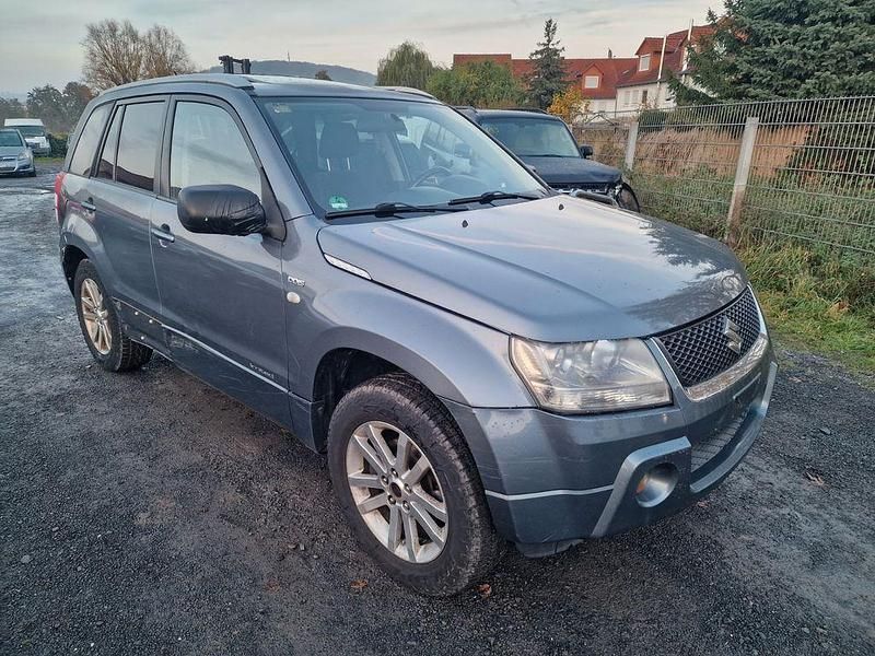 Gebraucht Suzuki Grand Vitara 129 PS (94 kW) 2009 Grau SUV