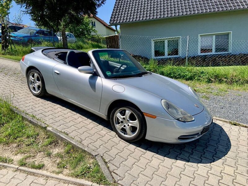 Blau Gebraucht 2001 Porsche 911 Carrera 4 Cabriolet Cabrio | 22.222 € (Fairer Preis) - Bild 1/3