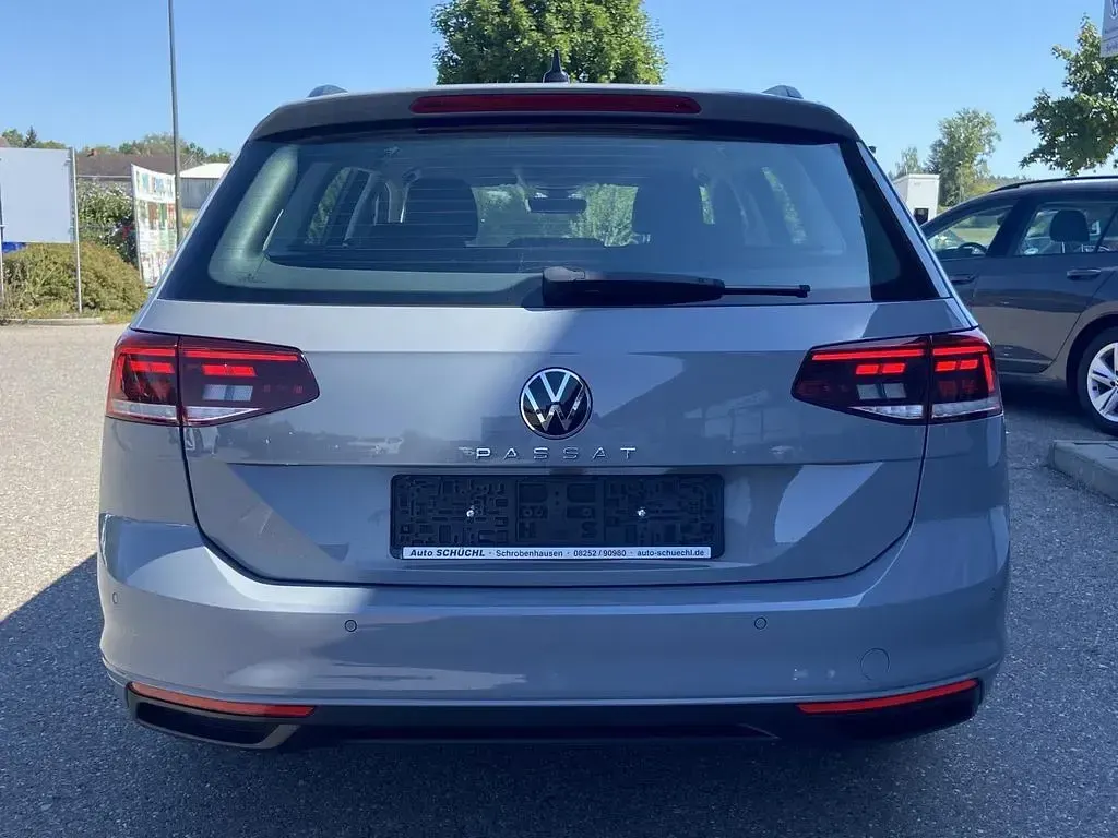 Gebraucht VW Passat 150 PS (110 kW) 2023 Grau Kombi