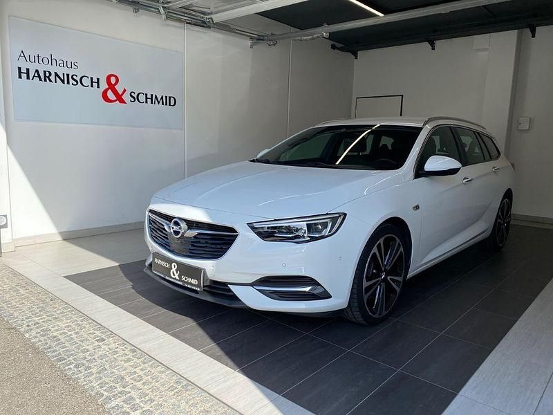 Weiß Gebraucht 2018 Opel Insignia Innovation Kombi | 19.970 € (Etwas zu teuer) - Bild 1/4