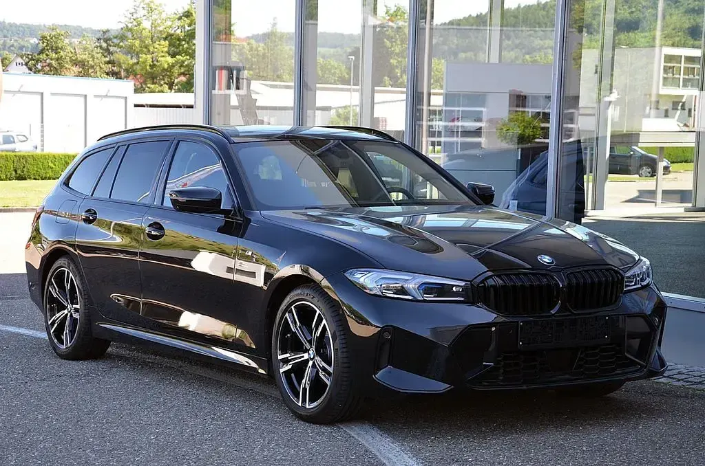 Gebraucht BMW 320 M Sport 190 PS (139 kW) 2025 Schwarz Limousine