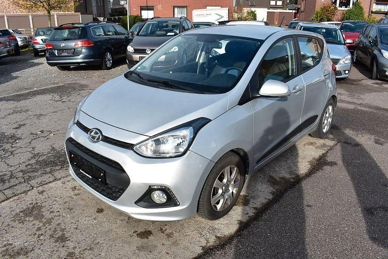 Gebraucht Hyundai i10 Style 87 PS (63 kW) 2016 Silber Kleinwagen