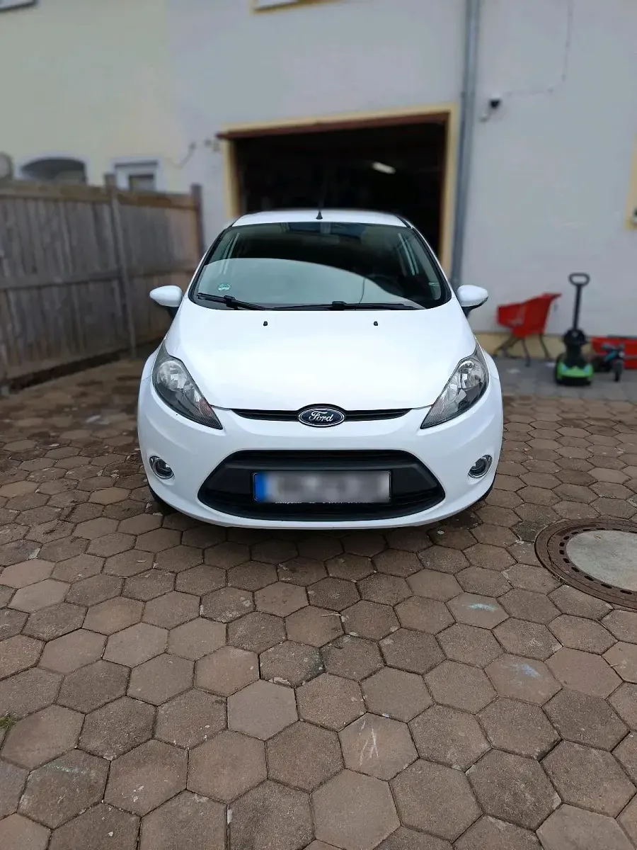 Gebraucht Ford Fiesta 62 PS (45 kW) 2011 Weiß Limousine