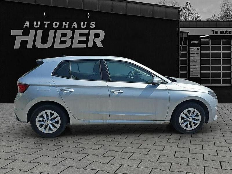Silber Gebraucht 2024 Skoda Fabia Selection Limousine | 15.999 € (Superpreis) - Bild 1/4