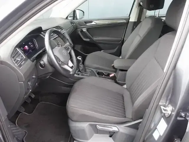 Gebraucht VW Tiguan Life 150 PS (110 kW) 2023 Platinum grey metallic SUV