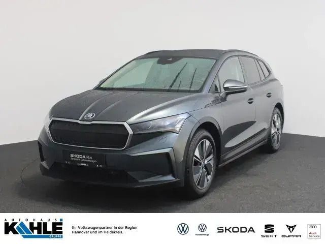 Grau Gebraucht 2021 Skoda Enyaq iV Loft SUV | 27.289 € (Fairer Preis) - Bild 1/4