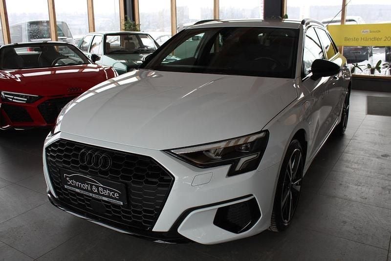 Weiß Gebraucht 2024 Audi A3 Sportback e-tron Advanced Limousine | 32.990 € (Etwas zu teuer) - Bild 1/4