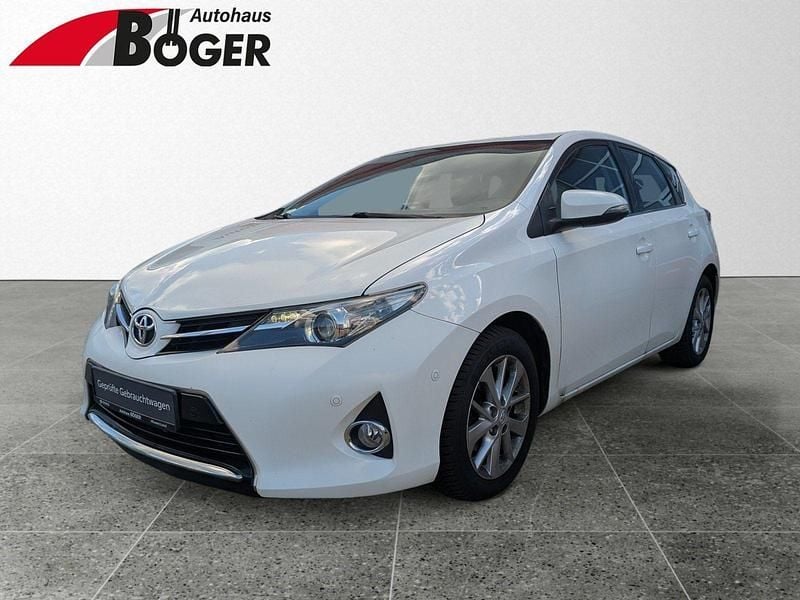 Gebraucht Toyota Auris Edition 132 PS (97 kW) 2013 Schneeweiß Limousine