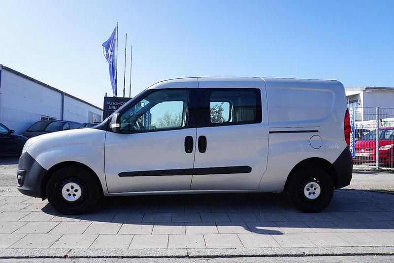 Second-hand Opel Combo 105 CP (77 kW) 2015 Argintiu Monovolum