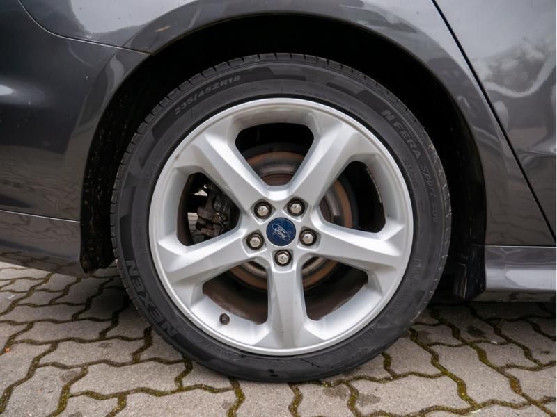 Gebraucht Ford Mondeo Titanium 179 PS (131 kW) 2015 Grau / magnetic grau Kombi