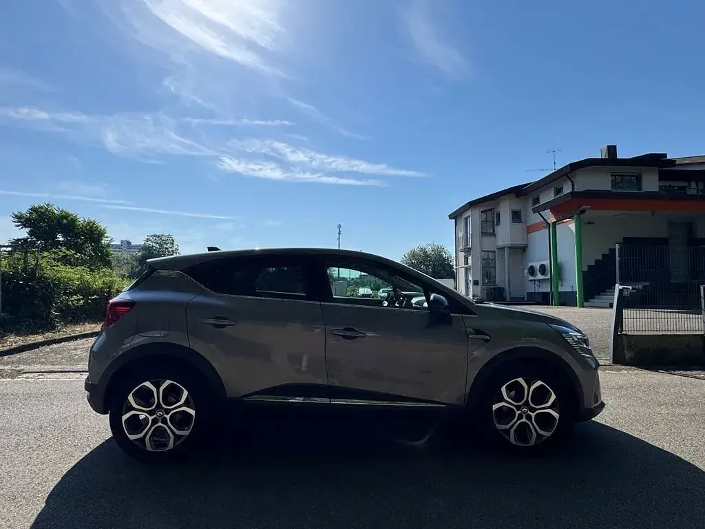Gebraucht Renault Captur Techno 158 PS (116 kW) 2023 Grau SUV