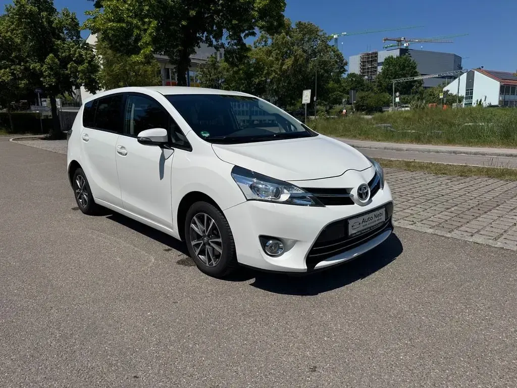 Gebraucht Toyota Verso Life 147 PS (108 kW) 2013 Weiß Van / Kleinbus