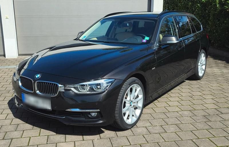 Braun Gebraucht 2018 BMW 320 Luxury Line Kombi | 14.900 € (Fairer Preis) - Bild 1/4