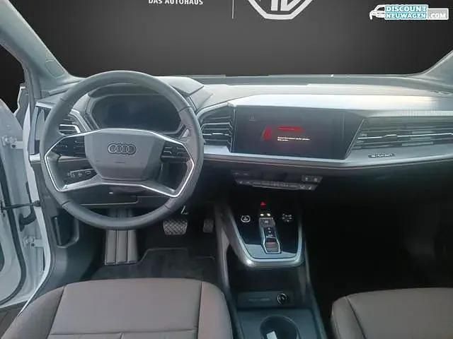 Gletscherweiß metallic Gebraucht 2023 Audi e-tron Comfort SUV | 42.700 € (Fairer Preis) - Bild 1/4