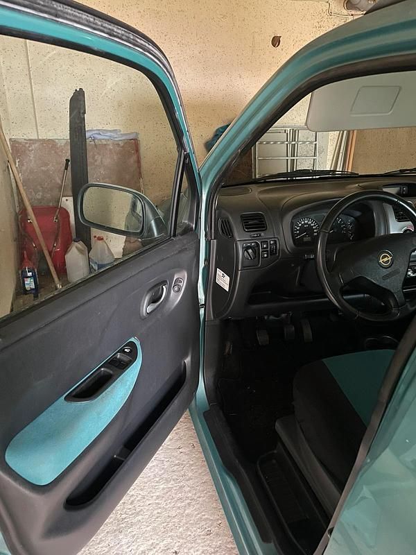 Gebraucht Opel Agila 60 PS (44 kW) 2004 Blau Van / Kleinbus