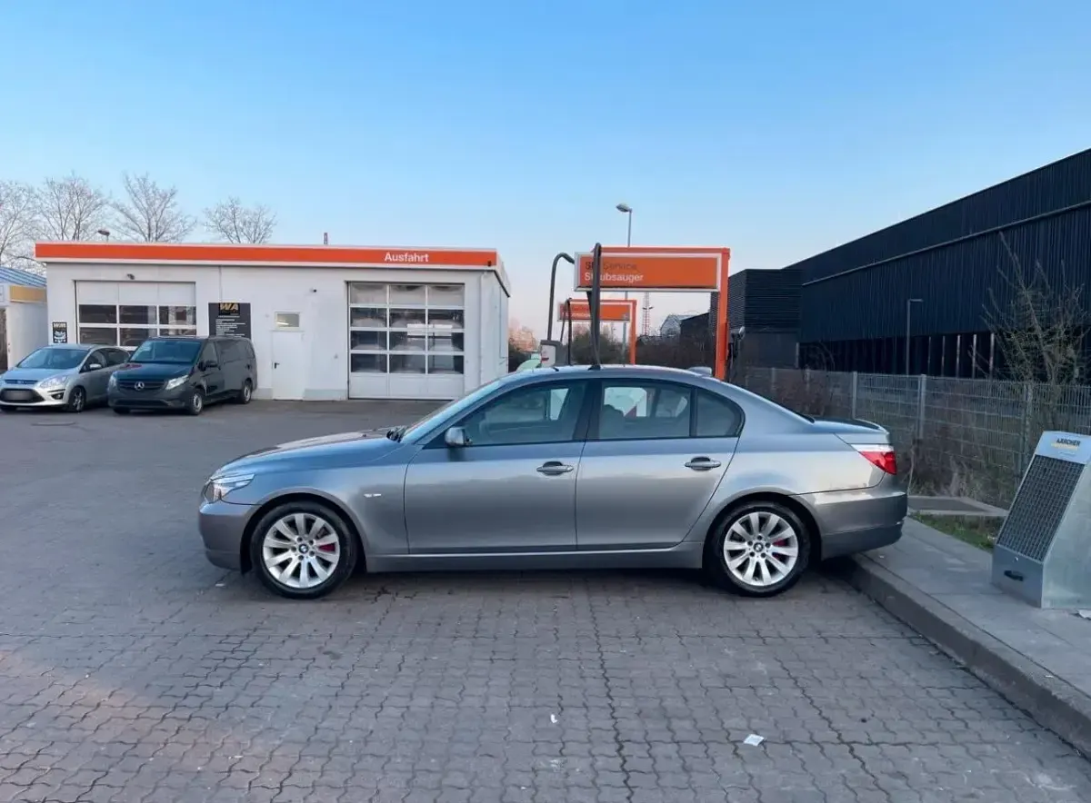 Gebraucht BMW 520 Shadowline 170 PS (125 kW) 2008 Grau Limousine