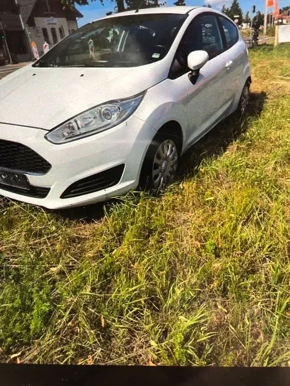 Gebraucht Ford Fiesta Celebration 60 PS (44 kW) 2017 Weiß Kleinwagen