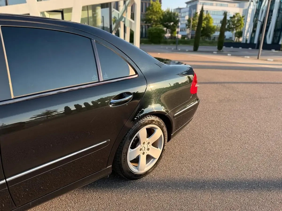 Occasion Mercedes E500 Avantgarde 306 ch (225 kW) 2003 Noir Berline