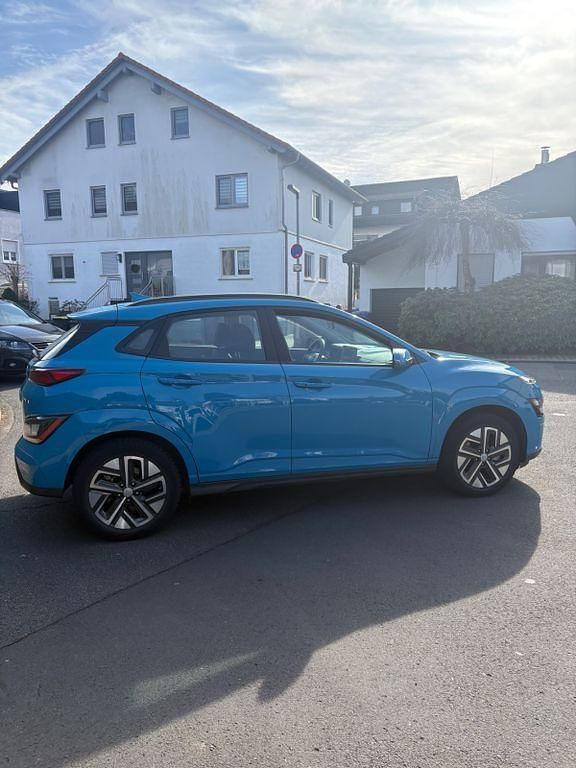Gebraucht Hyundai Kona 100 kW (136 PS) 2022 Blau SUV