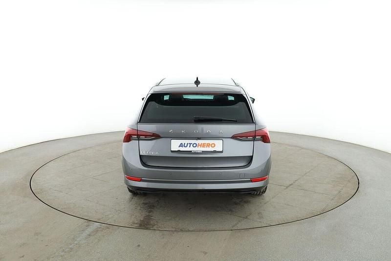 Second-hand Skoda Octavia Style 150 CP (110 kW) 2024 Gri Break