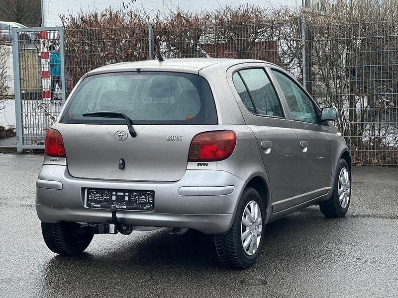 Gebraucht Toyota Yaris Edition 65 PS (47 kW) 2004 Grau Limousine