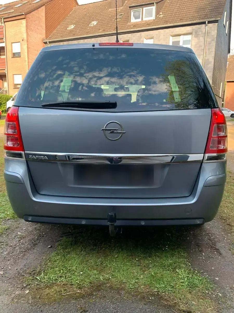 Gebraucht Opel Zafira 140 PS (102 kW) 2011 Andere farben Van / Kleinbus