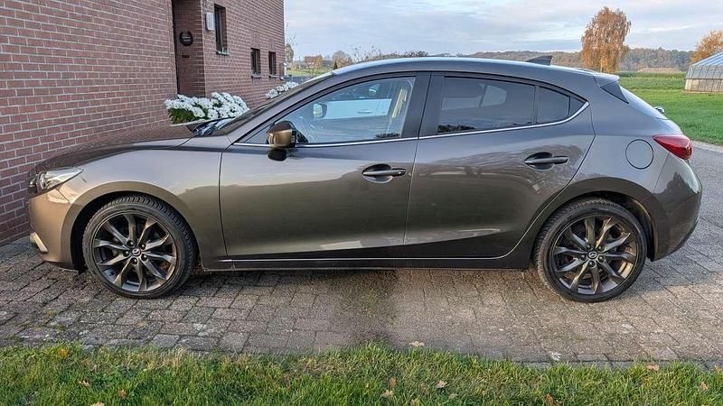 Gebraucht Mazda 3 Nakama 120 PS (88 kW) 2016 Andere farben Limousine