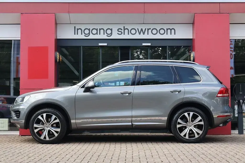 Gebraucht VW Touareg R-line 262 PS (192 kW) 2016 Grau SUV