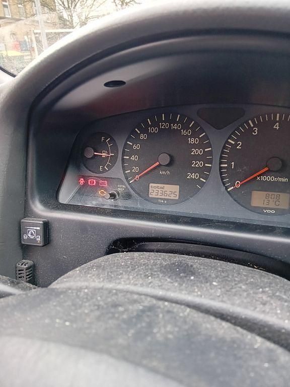 Gebraucht 1998 Toyota Avensis Limousine | 2.100 € (Guter Preis) - Bild 1/4