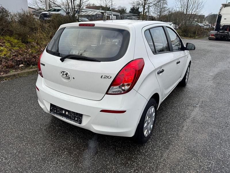 Gebraucht Hyundai i20 Classic 86 PS (63 kW) 2014 Weiß Kleinwagen